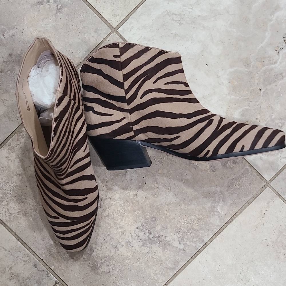 Veronica Beard Brown Zebra Ankle Boots - Picture 2 of 12